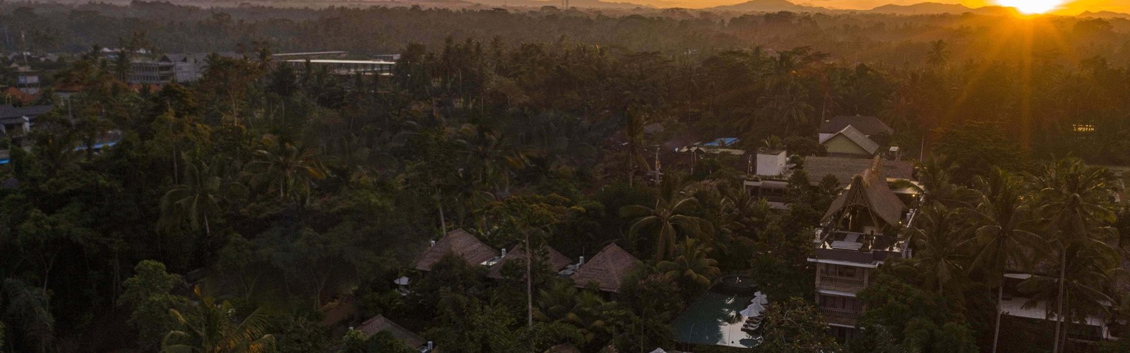 Tangkapan layar situs resmi The Udaya Resorts & Spa
